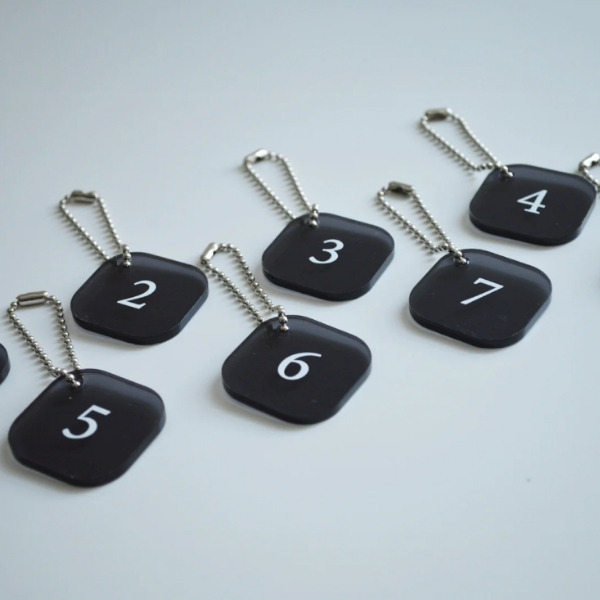 ロッカーキーホルダー カドマル スモークブラック（8個セット）