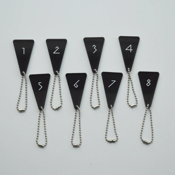 ロッカーキーホルダー トライアングル スモークブラック（8個セット）