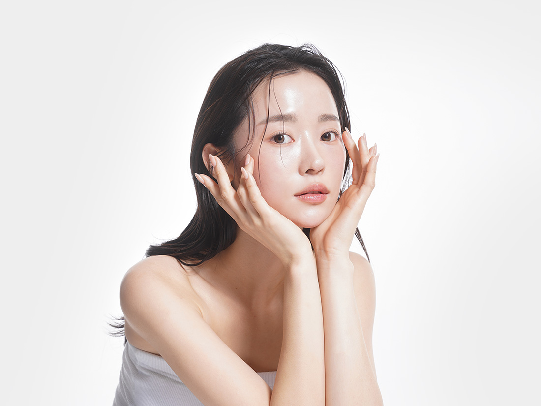 アプエラ ケアワックスをヘアワックスとして使いスタイリングする女性