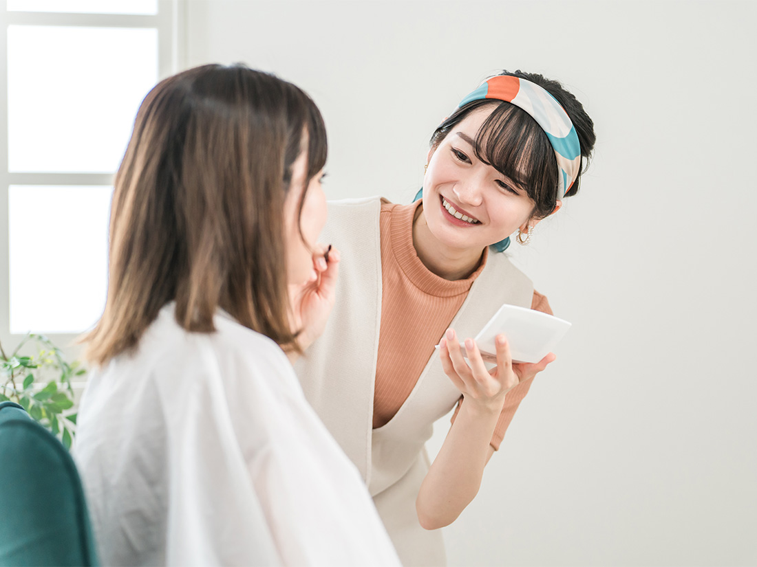 アプエラ ケアワックスをリップケアに使用する美容師