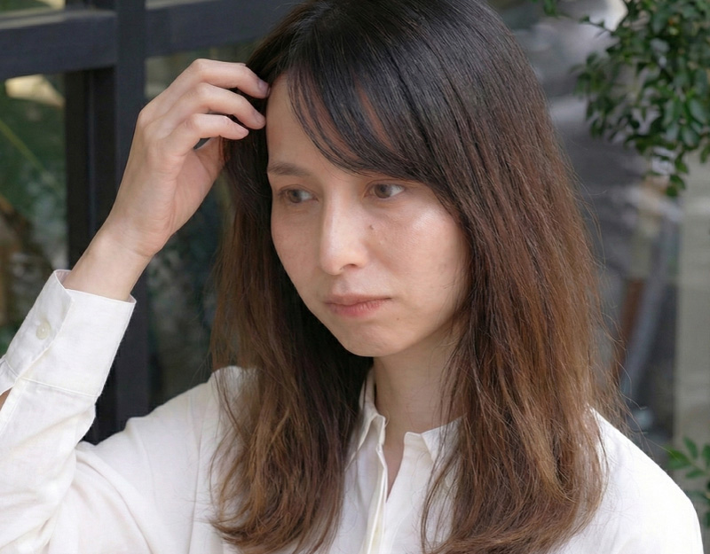 お悩みを持つ女性